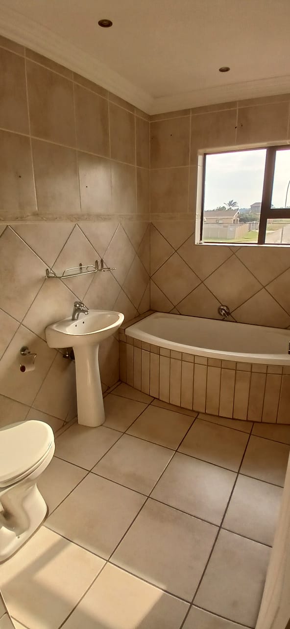 3 Bedroom Property for Sale in Wavecrest Eastern Cape